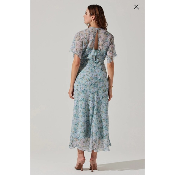 ASTR The Label Flutter Sleeve Open Back Maxi Dress - Picture 5 of 8